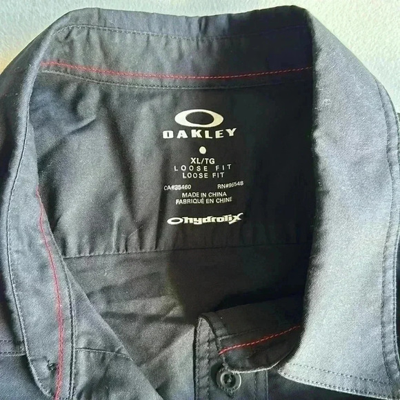 Oakley - Picture 3 of 5